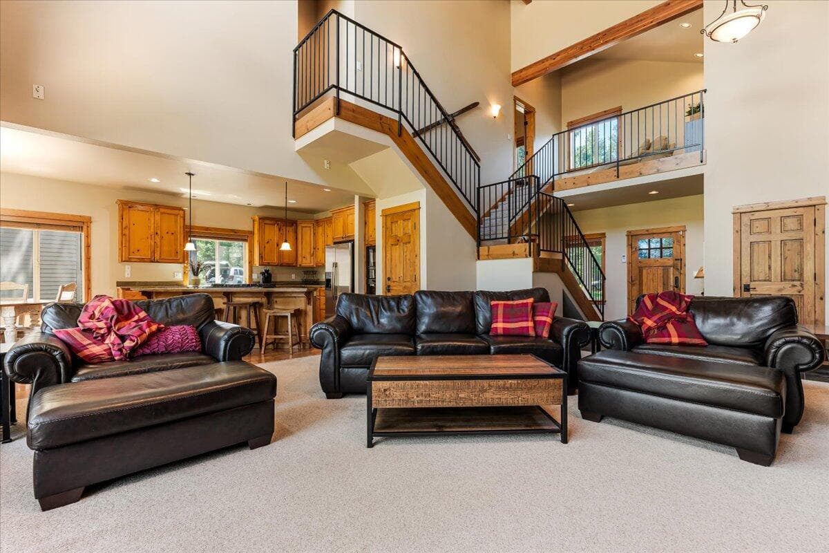 Photo of 57670 Cottonwood Lane 5 of 41