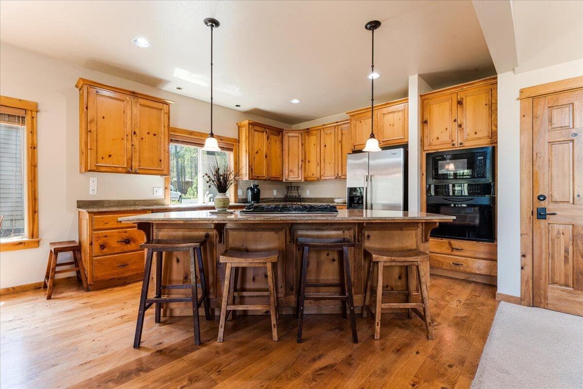 Photo of 57670 Cottonwood Lane 7 of 41