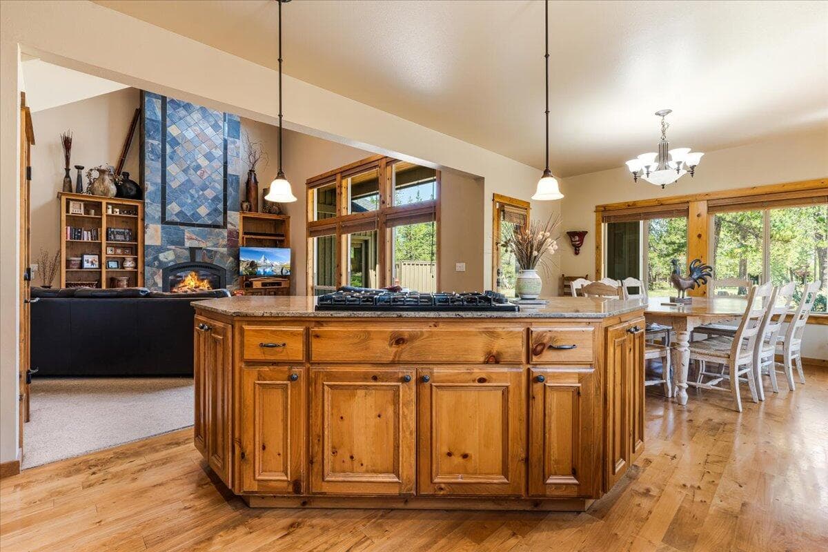 Photo of 57670 Cottonwood Lane 8 of 41