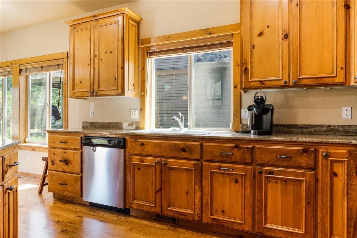 Photo of 57670 Cottonwood Lane 11 of 41