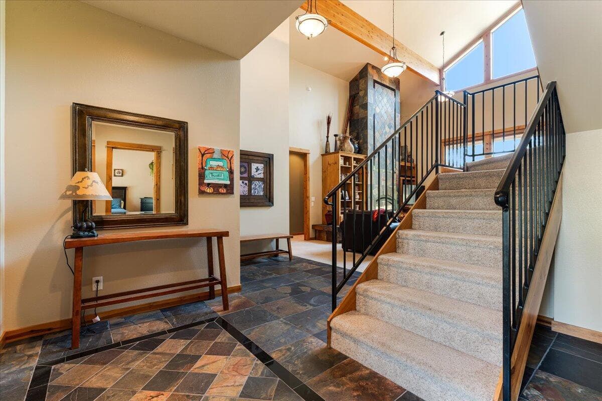 Photo of 57670 Cottonwood Lane 12 of 41