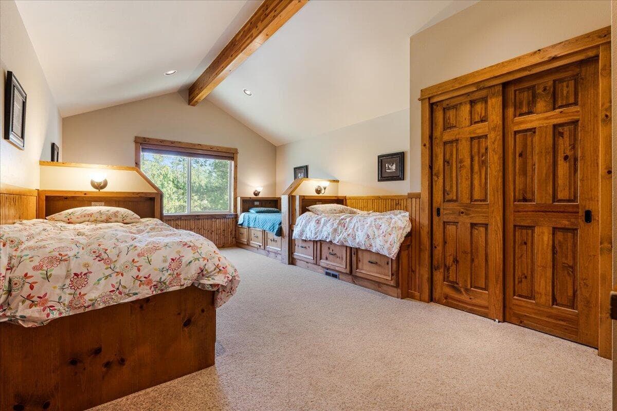 Photo of 57670 Cottonwood Lane 14 of 41