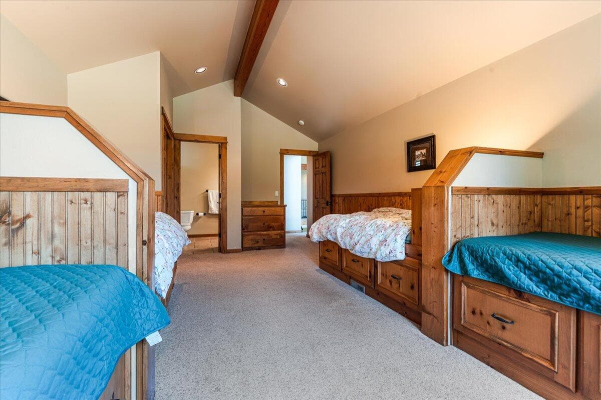 Photo of 57670 Cottonwood Lane 15 of 41