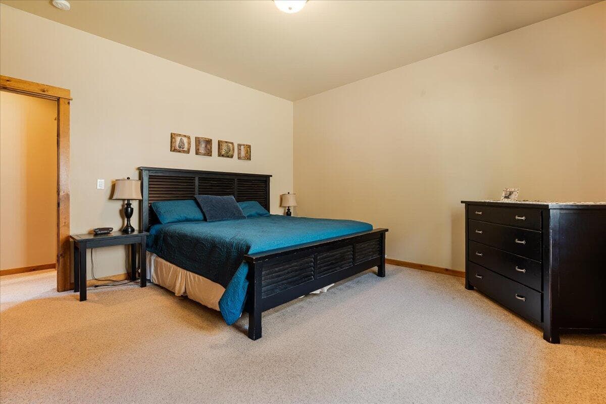 Photo of 57670 Cottonwood Lane 21 of 41