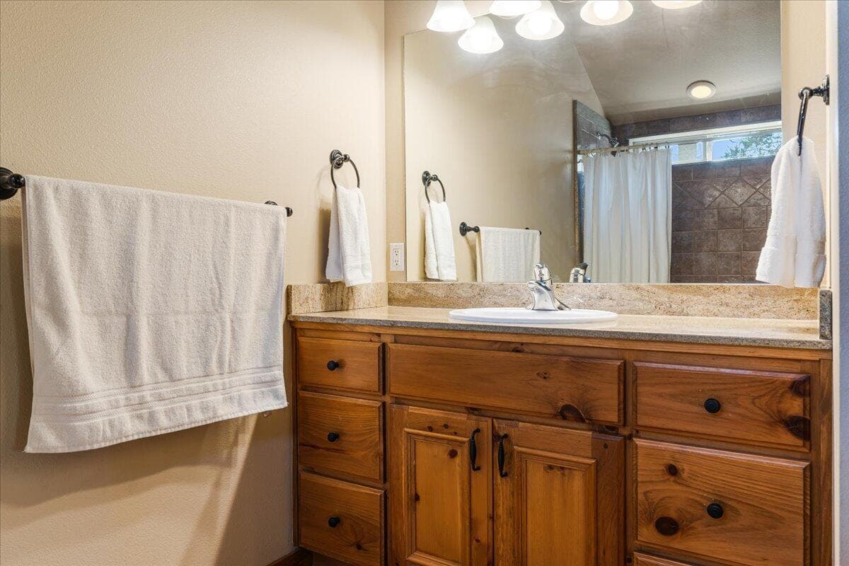 Photo of 57670 Cottonwood Lane 25 of 41