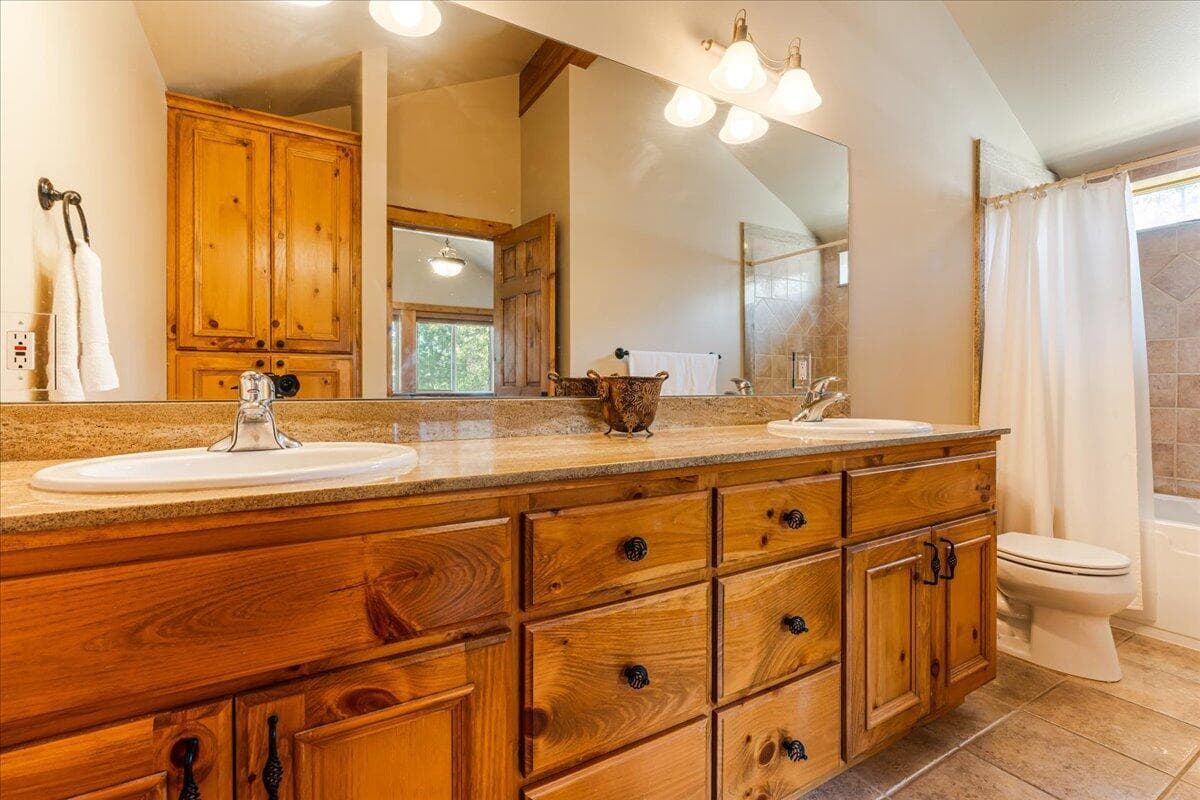 Photo of 57670 Cottonwood Lane 26 of 41