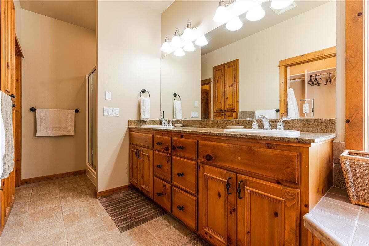 Photo of 57670 Cottonwood Lane 27 of 41