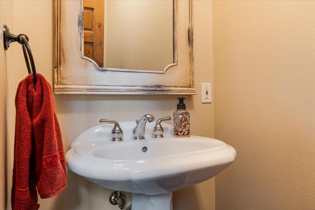 Photo of 57670 Cottonwood Lane 29 of 41