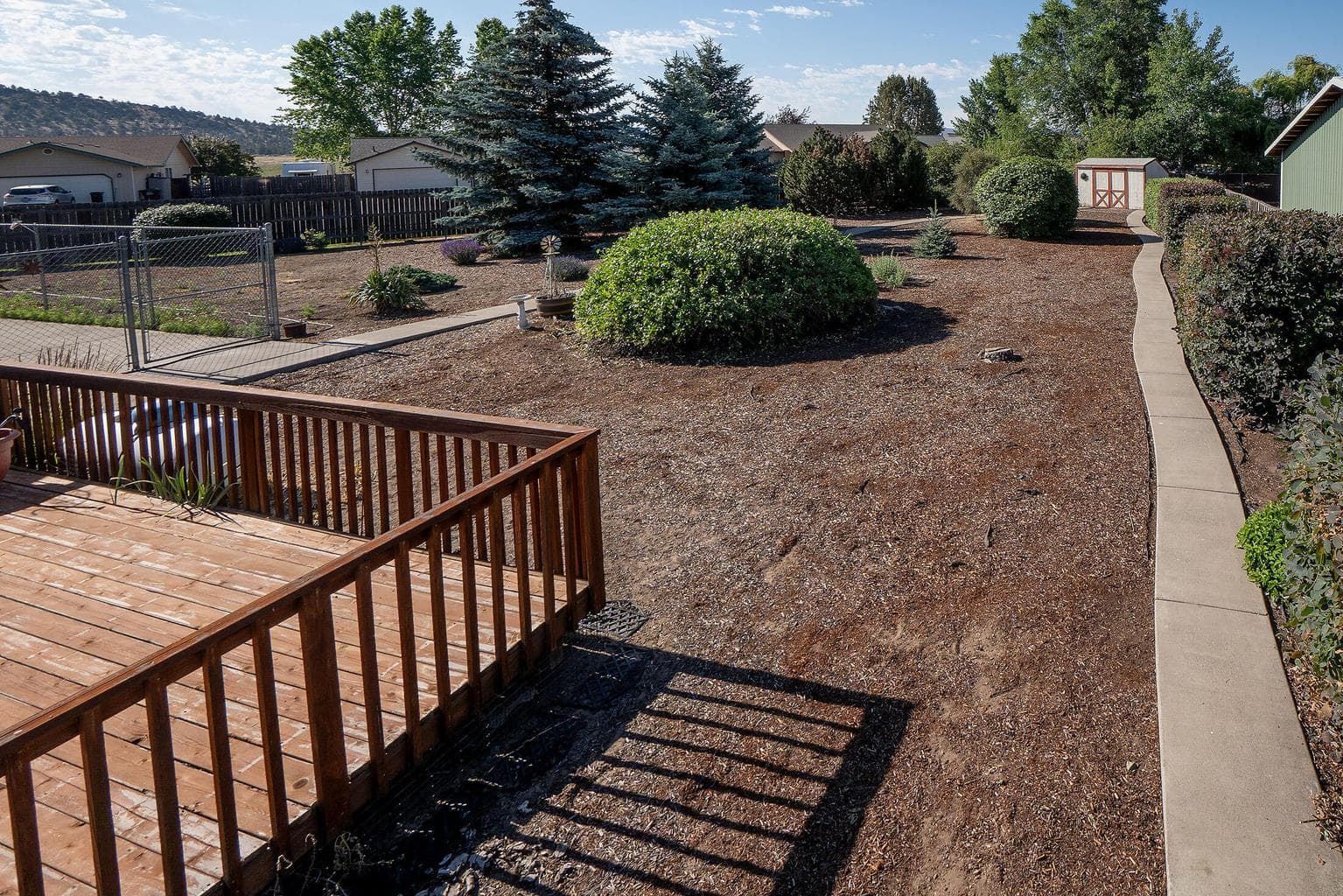 SE yard ftrom the deck