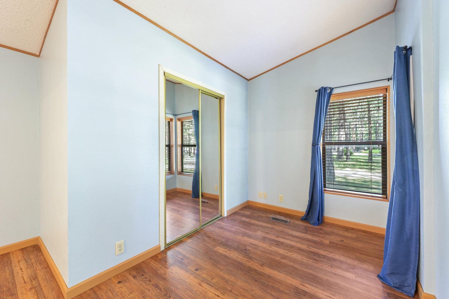 Photo of 19383 Seminole Circle 11 of 40