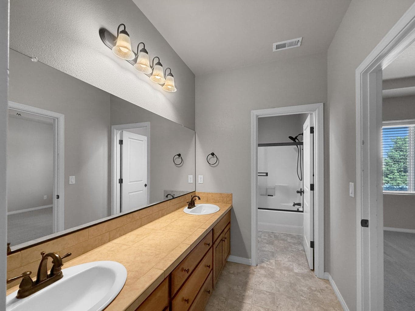 Photo of 2773 SW 50th Street 10 of 38