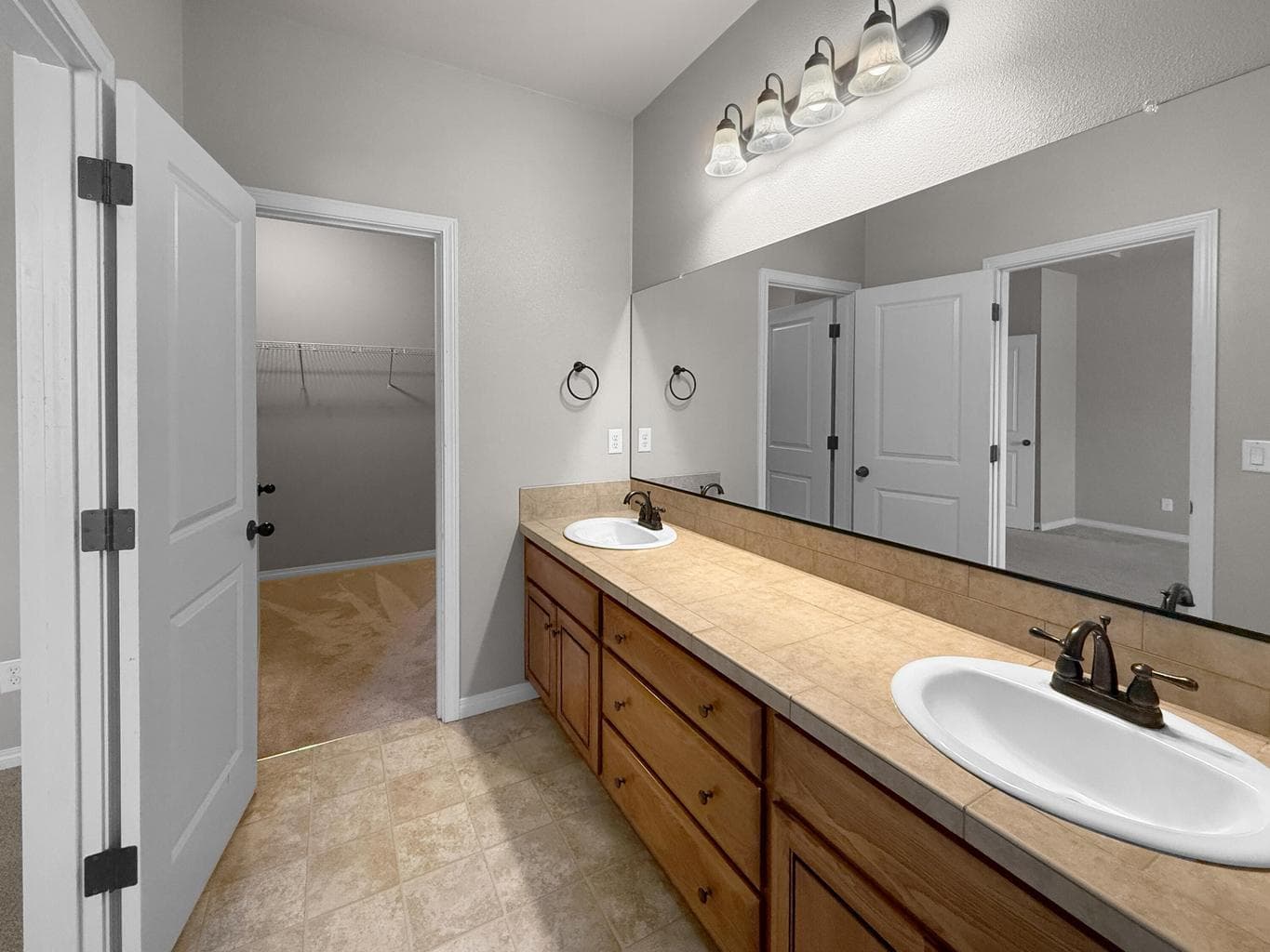 Photo of 2773 SW 50th Street 11 of 38