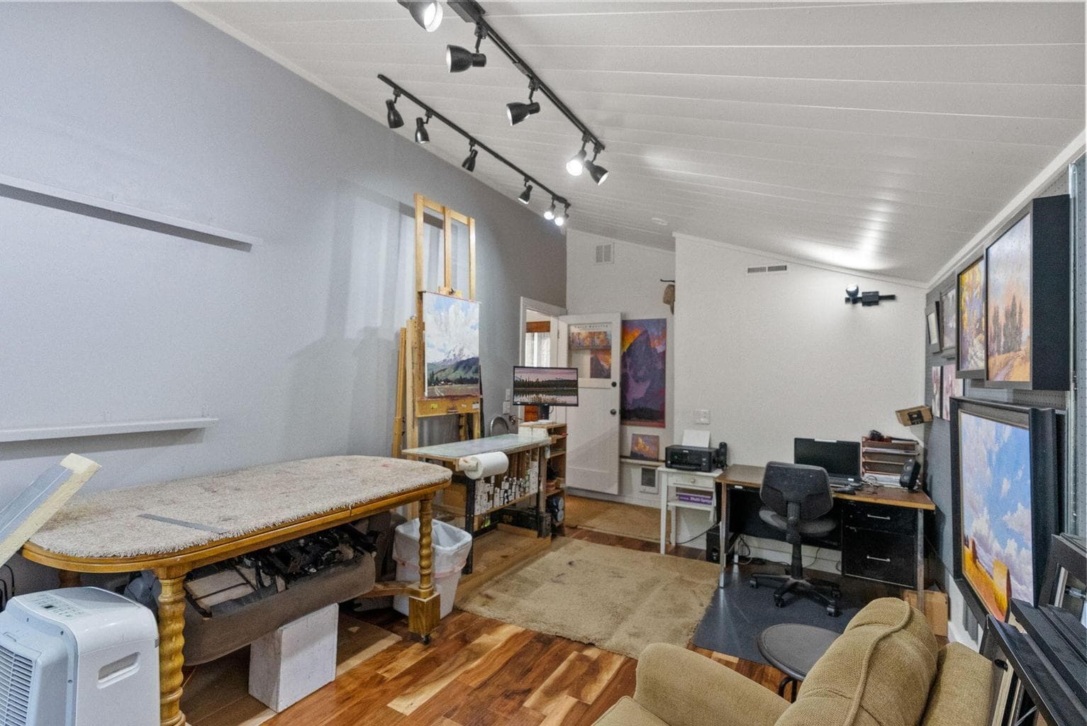Photo of 69382 Tollgate Road 25 of 49
