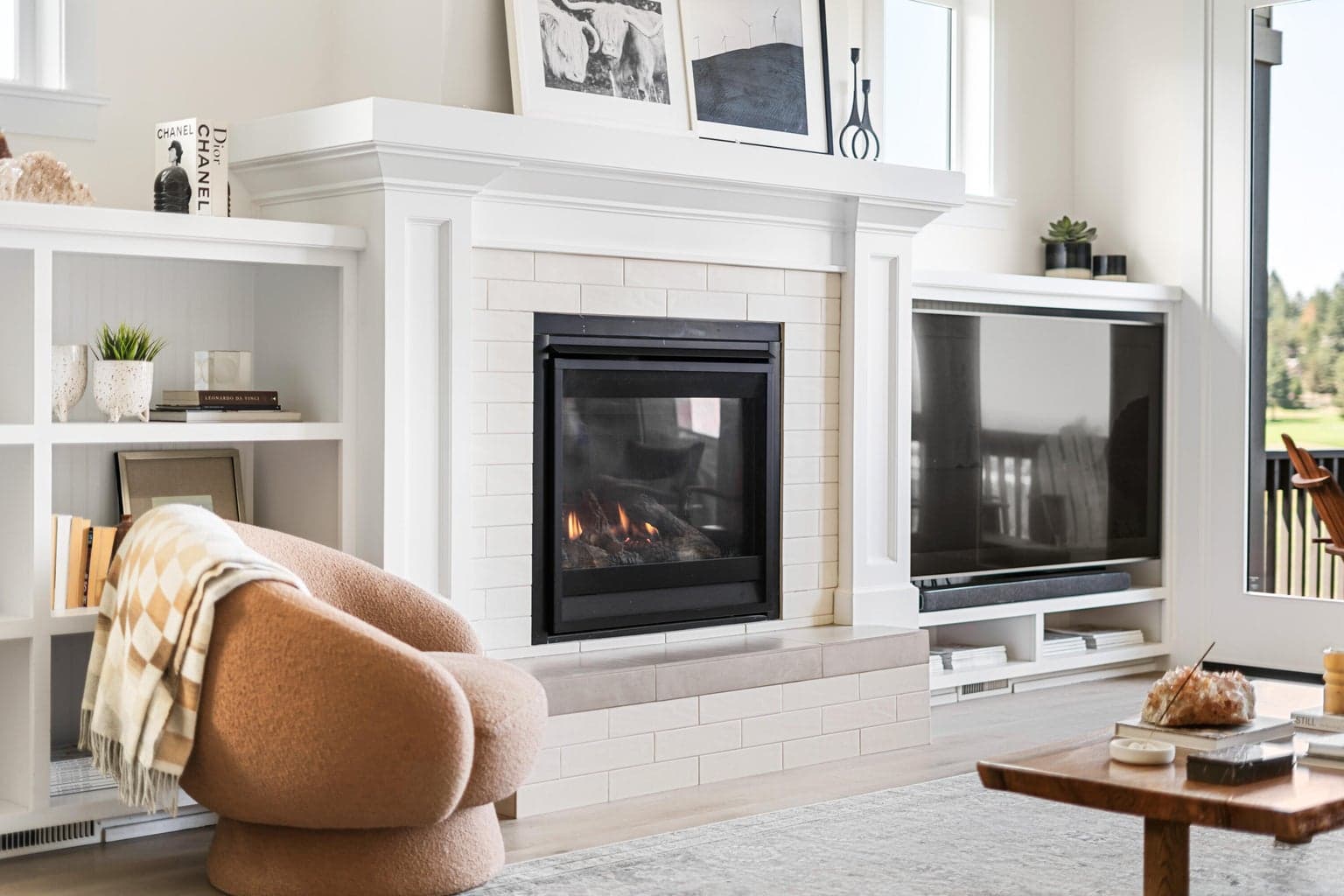 Natural gas fireplace