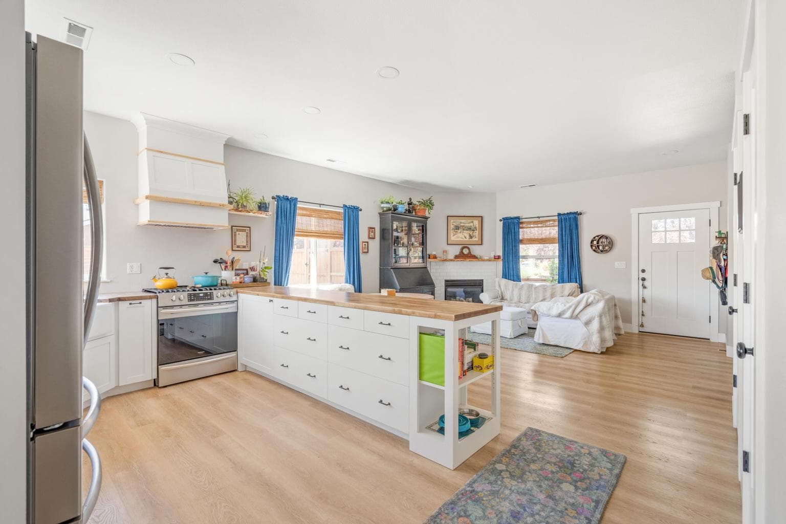 Updated kitchen and appliances