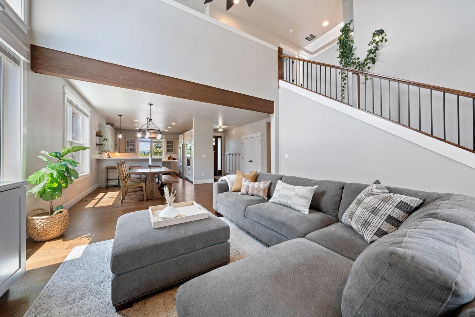 Photo of 2044 NE Altura Drive 10 of 64