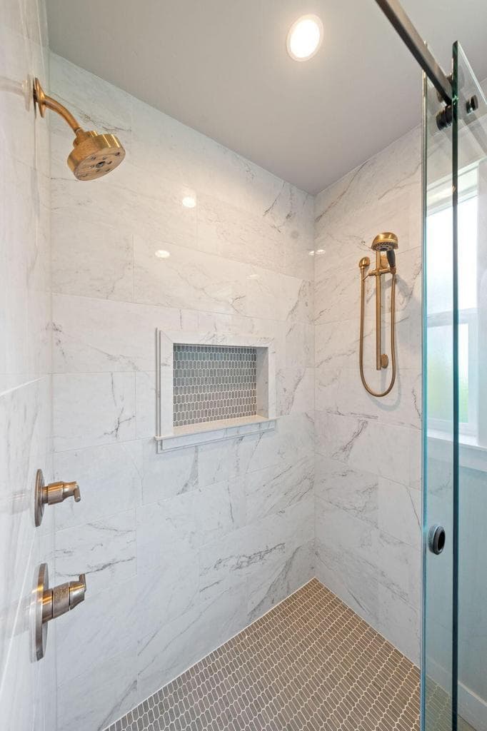 Photo of 2044 NE Altura Drive 23 of 64