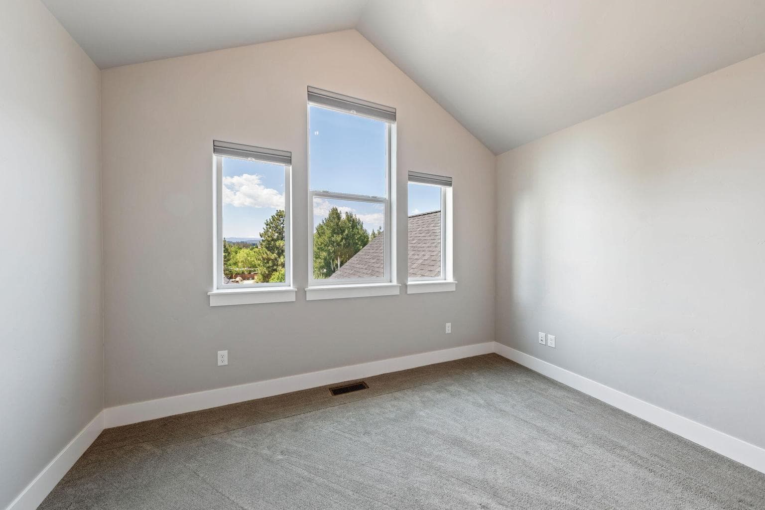 Photo of 2044 NE Altura Drive 39 of 64