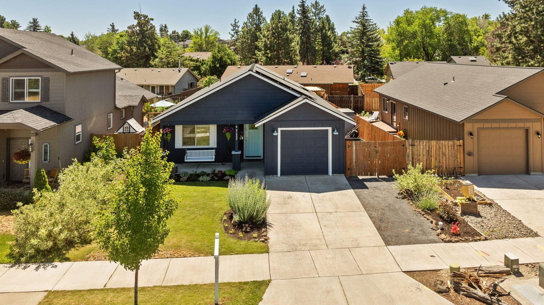 Photo of 21227 Thornhill 1 of 47