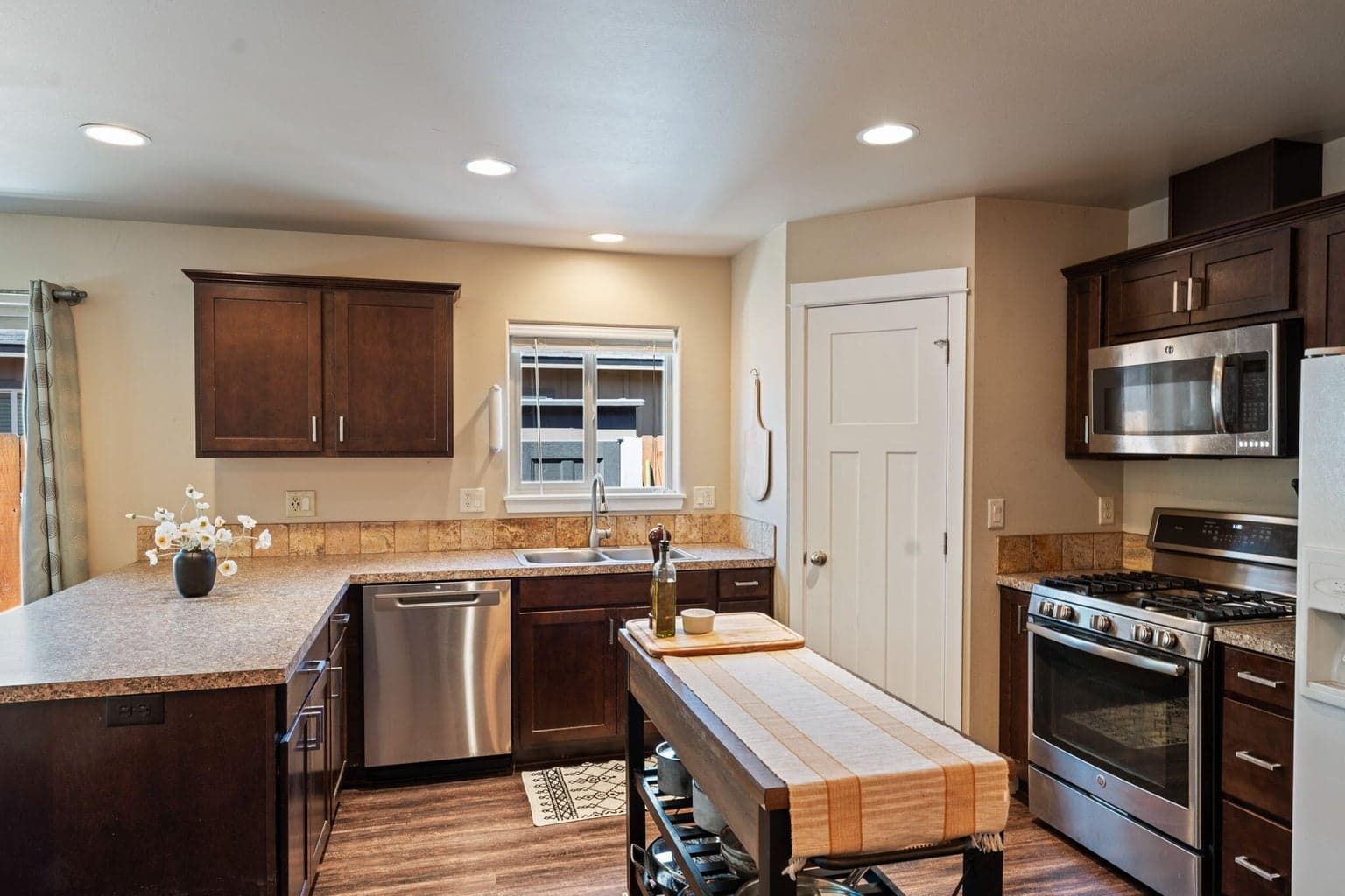 Photo of 21227 Thornhill Lane 15 of 47