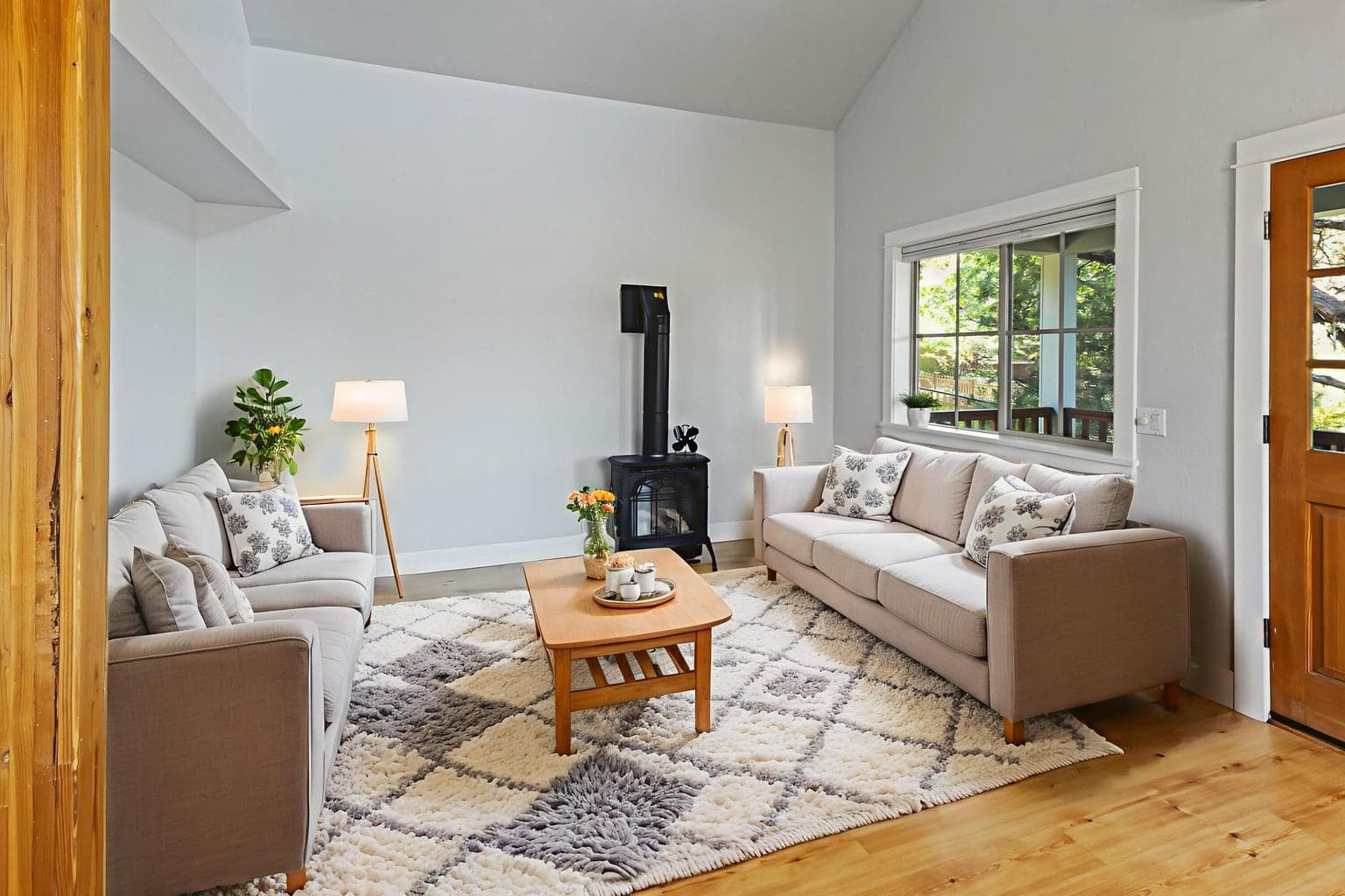 Photo of 1940 NW Monterey Pines Drive 10 of 40