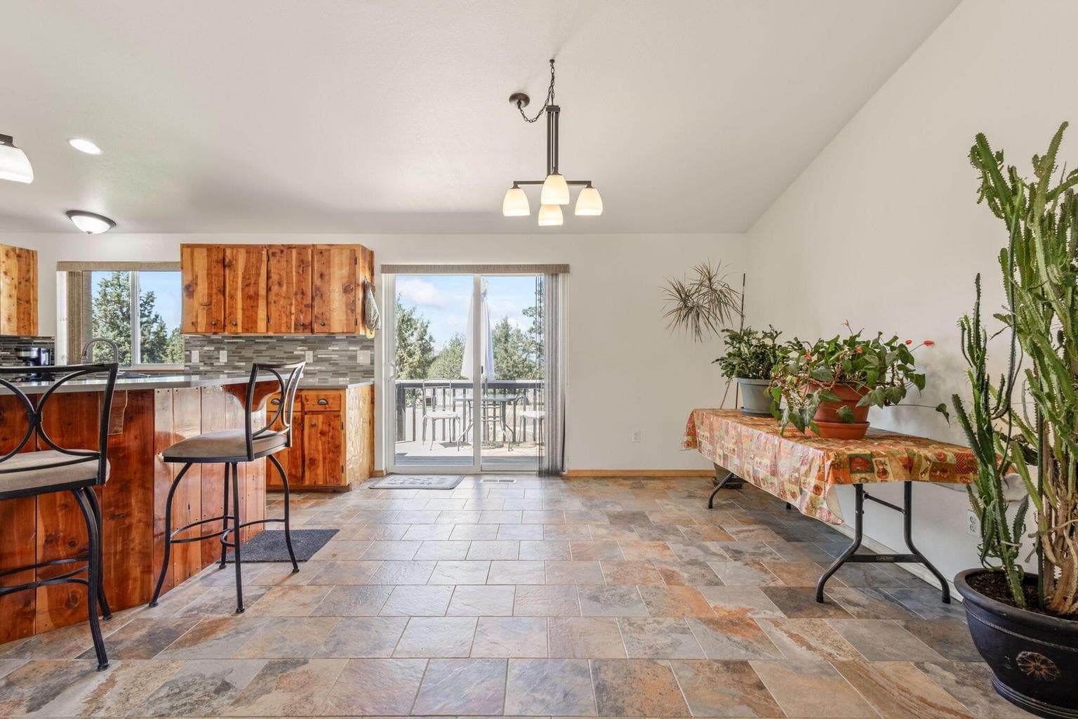 Photo of 5701 SE Thomas Road 6 of 42