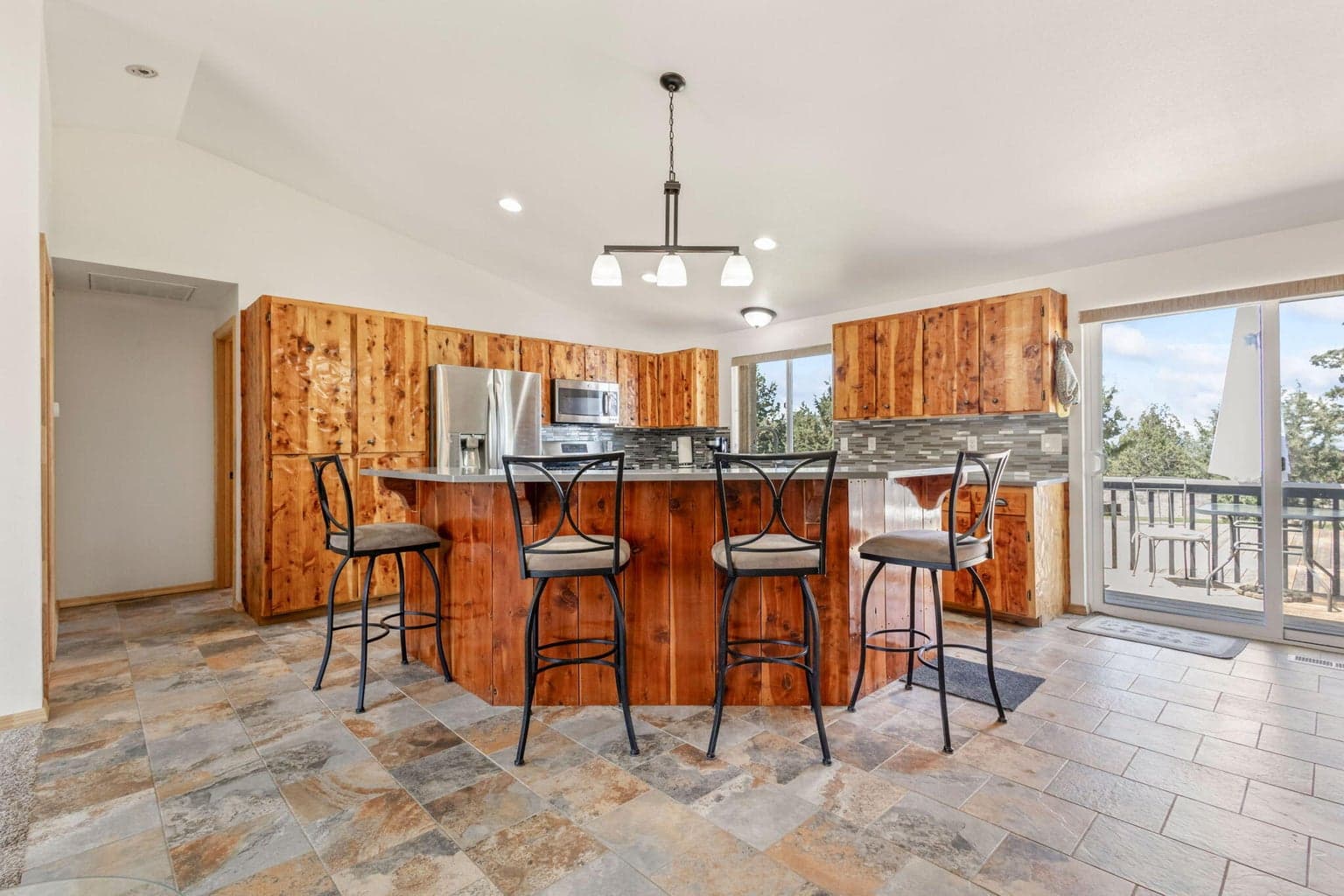 Photo of 5701 SE Thomas Road 7 of 42