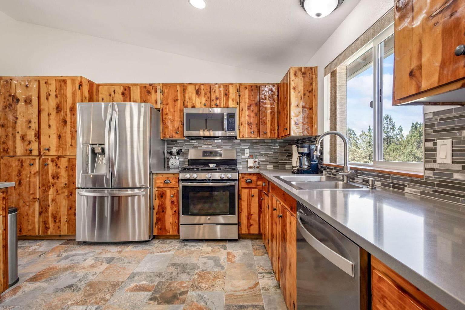 Photo of 5701 SE Thomas Road 8 of 42
