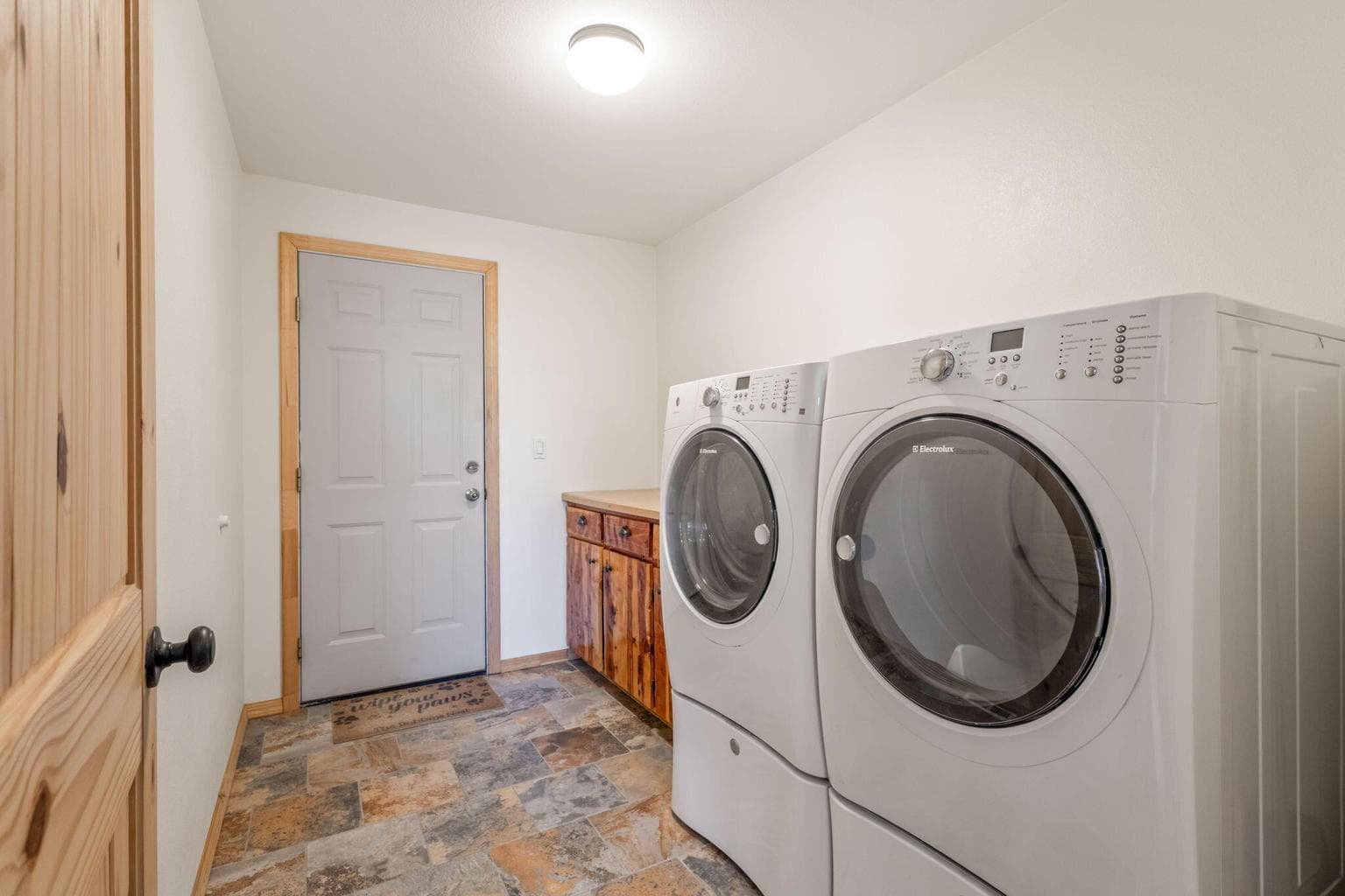 Photo of 5701 SE Thomas Road 25 of 42