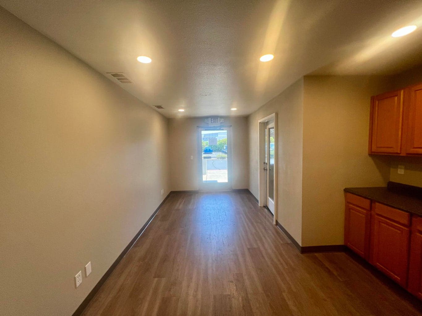 Photo of 541 Business Park 4 of 27