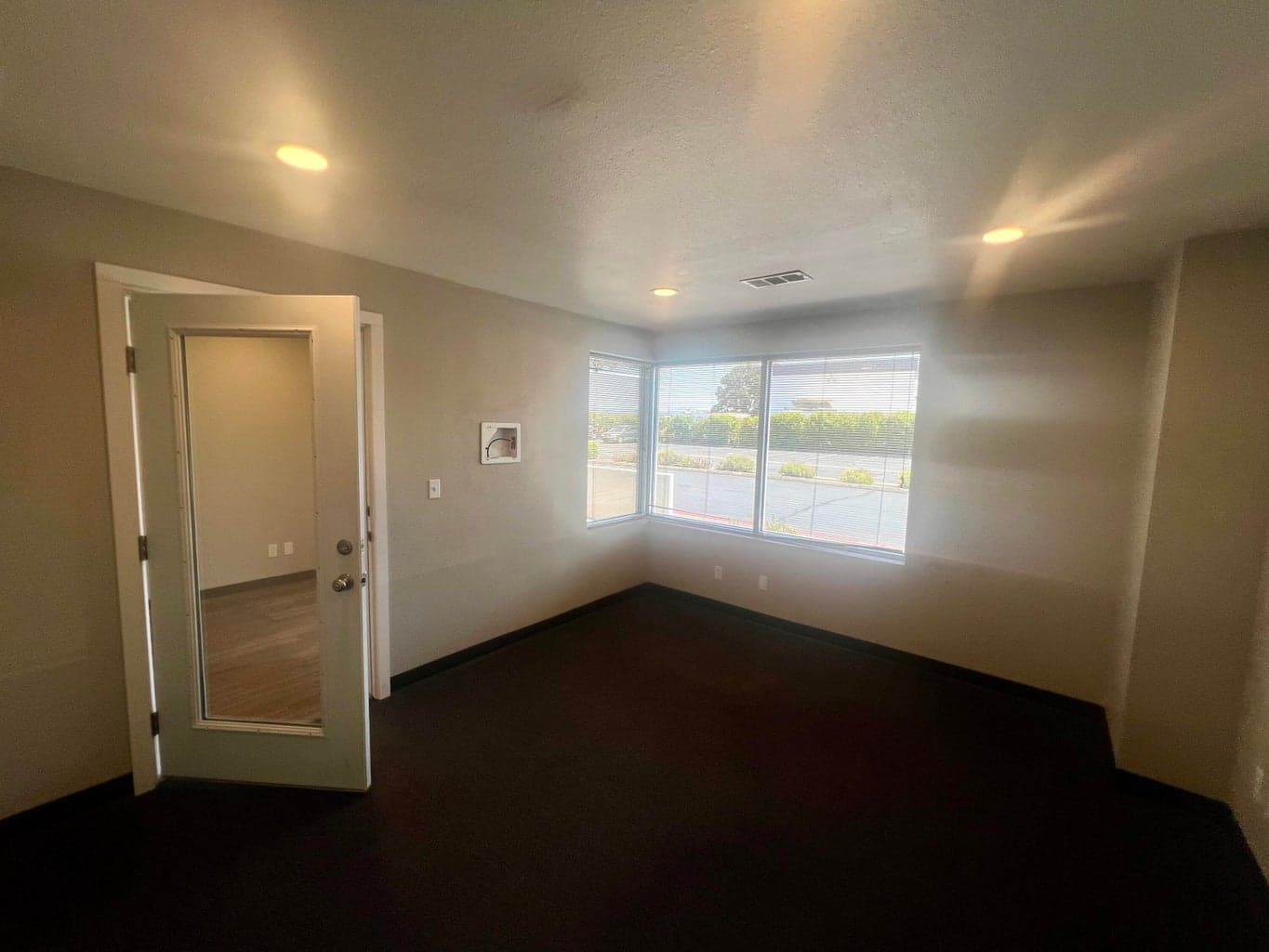 Photo of 541 Business Park 6 of 27
