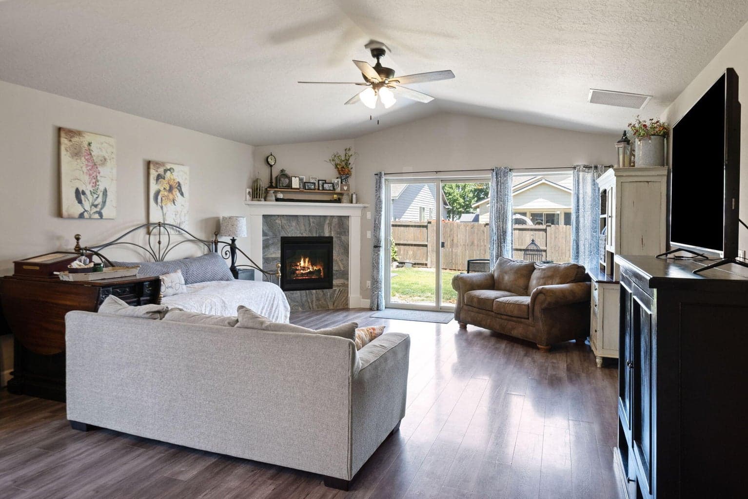 Photo of 2395 Newberry 3 of 16