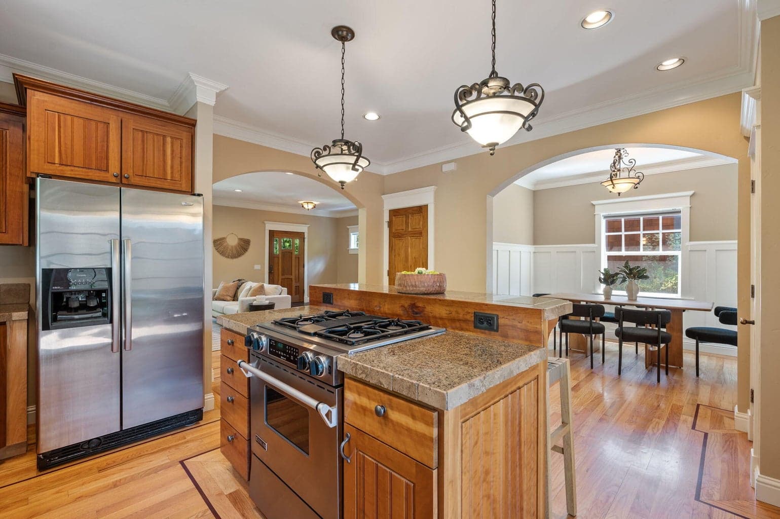 Photo of 1313 NW Fort Clatsop Street 9 of 59
