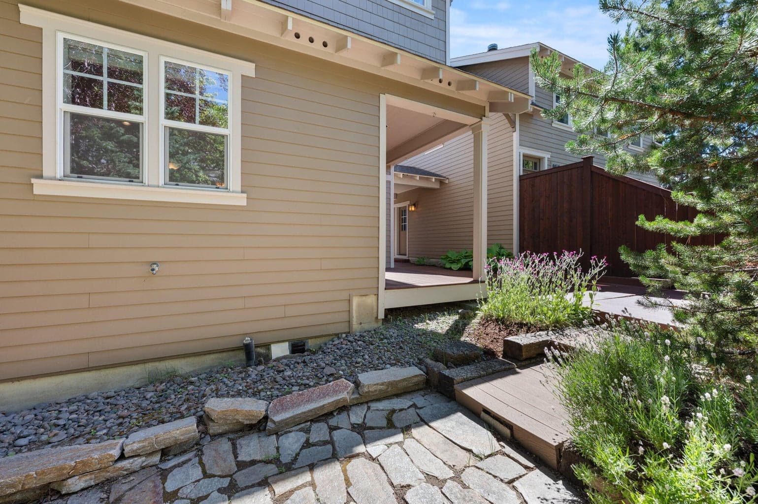 Photo of 1313 NW Fort Clatsop Street 16 of 59