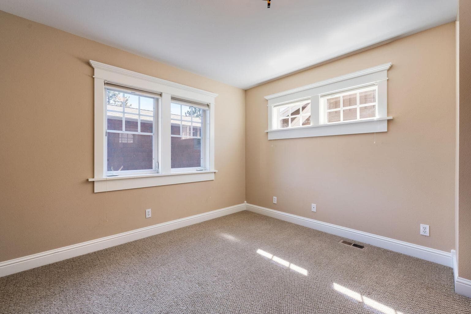 Photo of 1313 NW Fort Clatsop Street 28 of 59