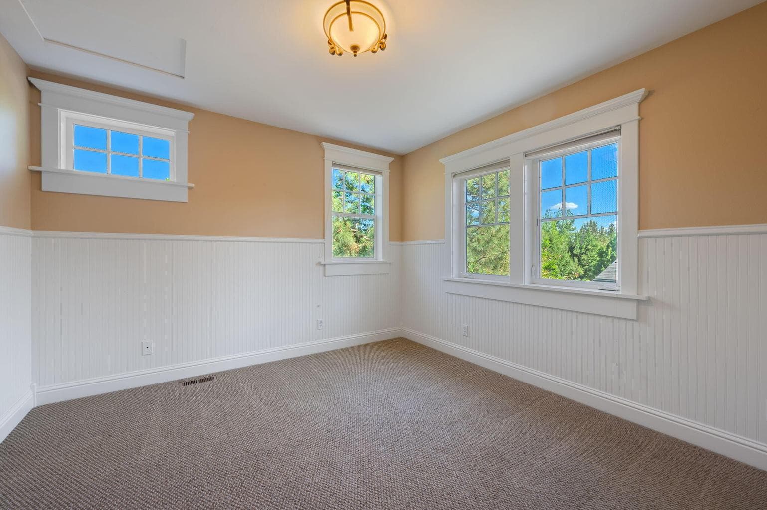 Photo of 1313 NW Fort Clatsop Street 34 of 59