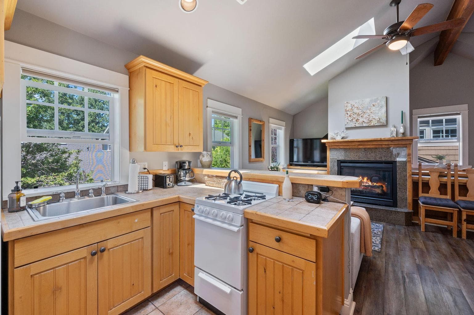 Photo of 1313 NW Fort Clatsop Street 53 of 59