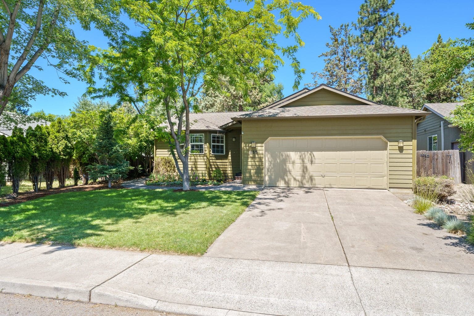 Single level close to Old Mill, trails and parkway