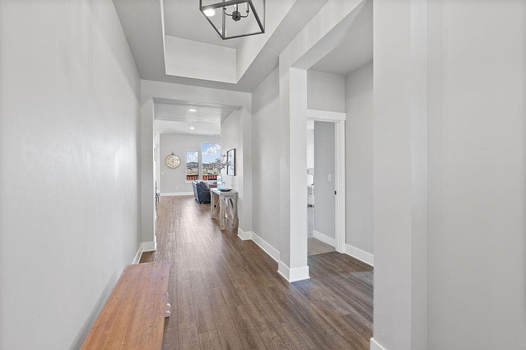 Photo of 1085 NE Henry Drive 9 of 45