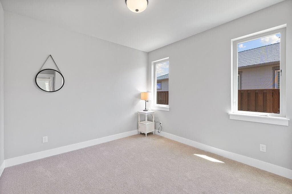 Photo of 1085 NE Henry Drive 12 of 45