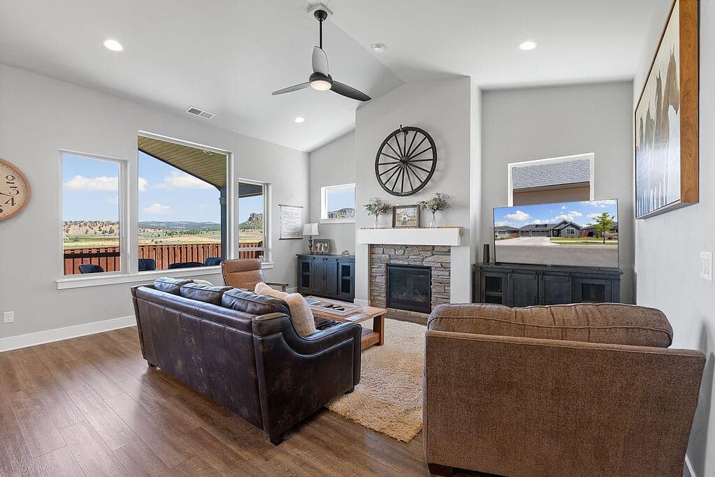 Photo of 1085 NE Henry Drive 14 of 45