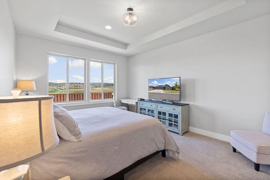 Photo of 1085 NE Henry Drive 16 of 45