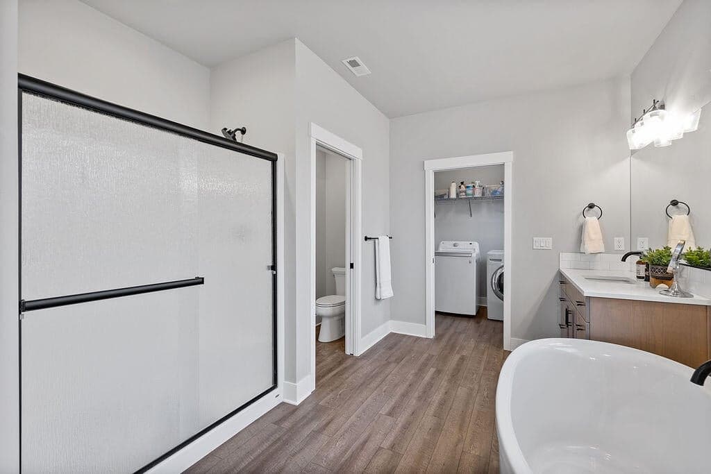 Photo of 1085 NE Henry Drive 18 of 45