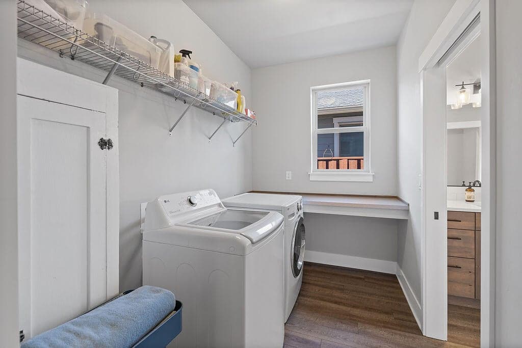 Photo of 1085 NE Henry Drive 19 of 45