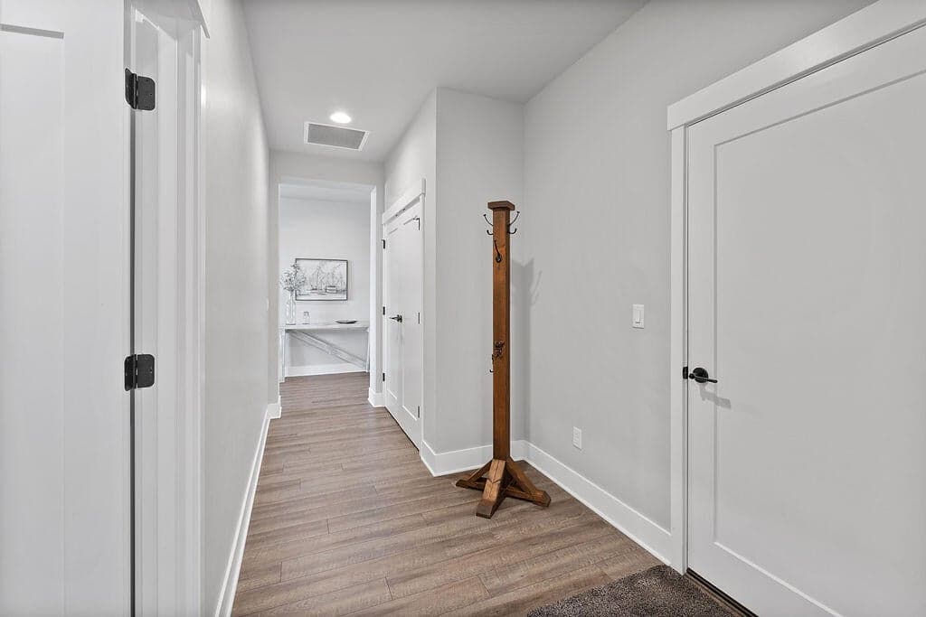 Photo of 1085 NE Henry Drive 20 of 45
