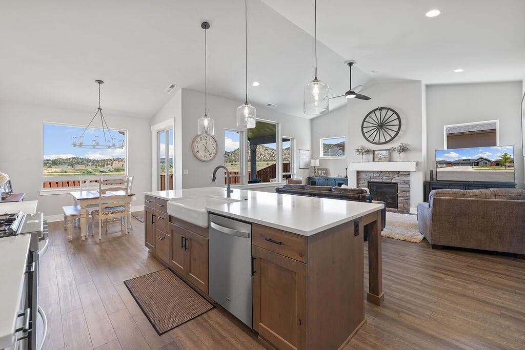 Photo of 1085 NE Henry Drive 21 of 45