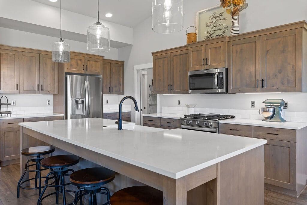 Photo of 1085 NE Henry Drive 24 of 45