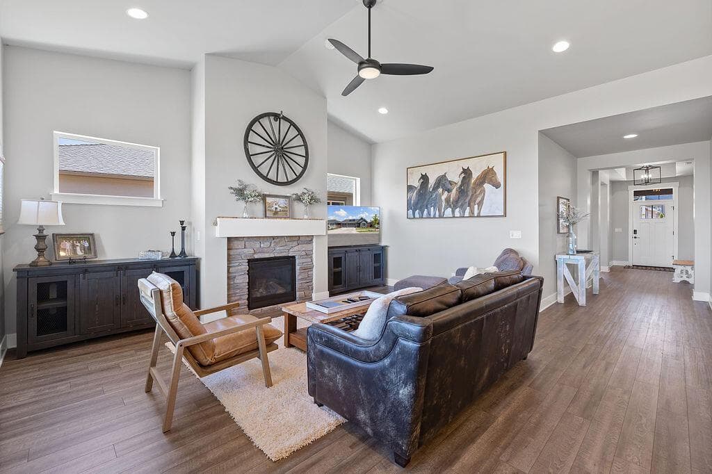 Photo of 1085 NE Henry Drive 25 of 45
