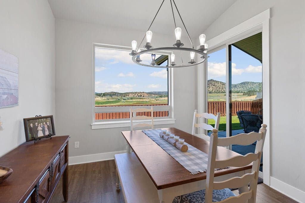 Photo of 1085 NE Henry Drive 27 of 45