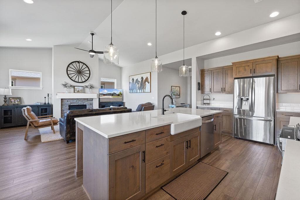 Photo of 1085 NE Henry Drive 29 of 45